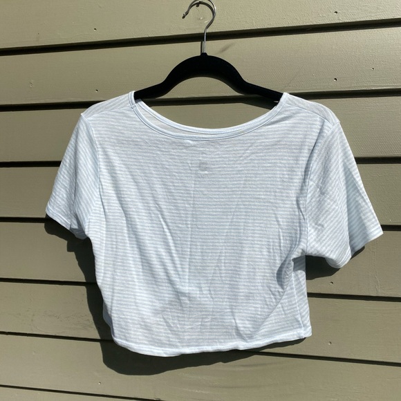 Blue and white striped crop top - Picture 4 of 6